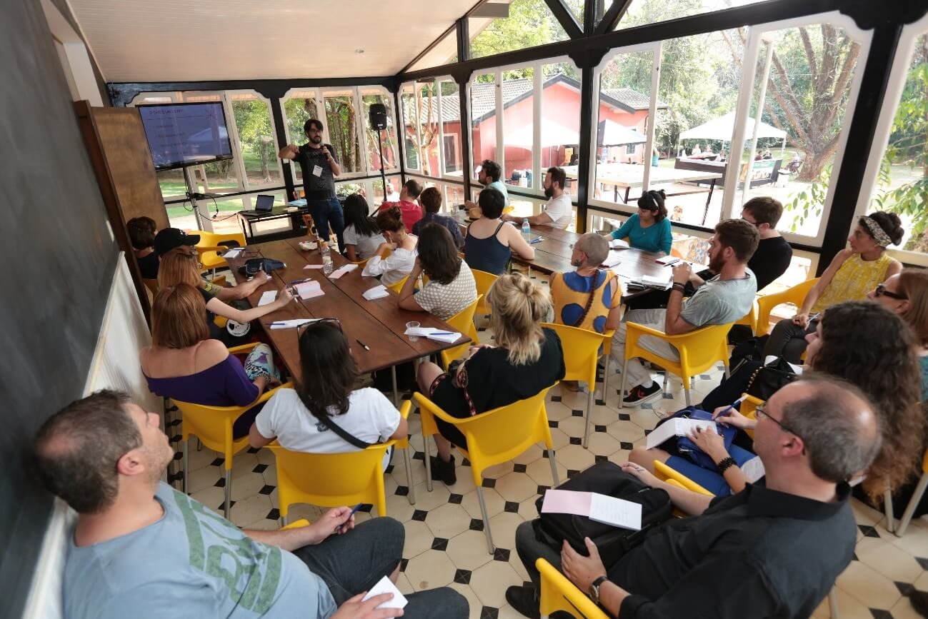 Palestra “Publique Livros, Crie Editoras” com João Varella da Lote 42