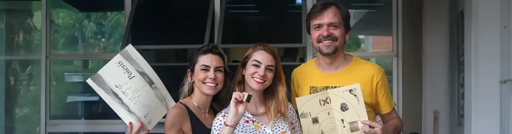 Esconder poemas - palavras em deslocamento no Centro
